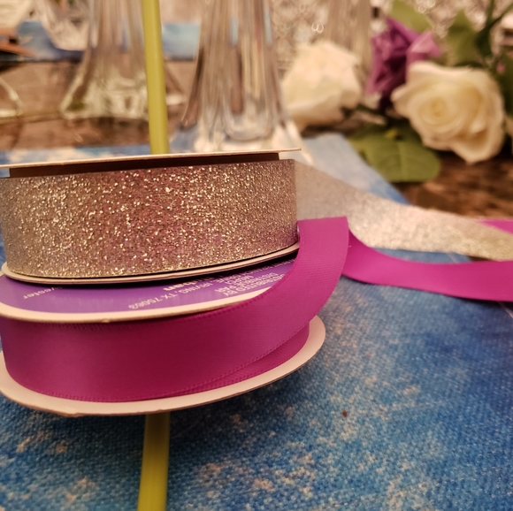 Artificial Flowers and 3 Glass Vases - Picture 6 of 6